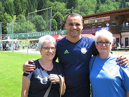 www.schalke04.de/de/traditionself-aktuell/170711_oberstdorf/page/9894--3909-3909--3909.html